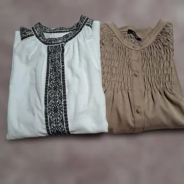 화이트 자수 블라우스와 베이지 개더 블라우스 세트