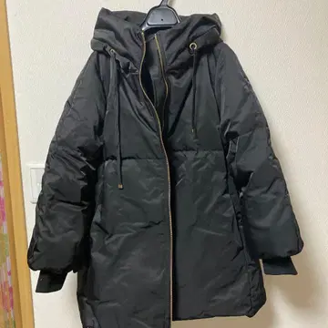 블랙 다운 자켓 후드 부착