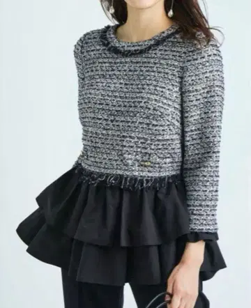 저스길리티 트위드 티어드 페플럼 풀오버 블랙 S