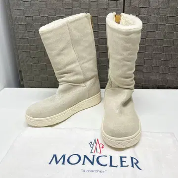 MONCLER 베이지 스웨이드 어그 부츠