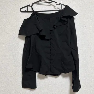 SNIDEL 블랙 오프숄더 셔츠