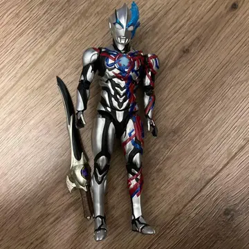 SH 피규아트 울트라맨 블레이저