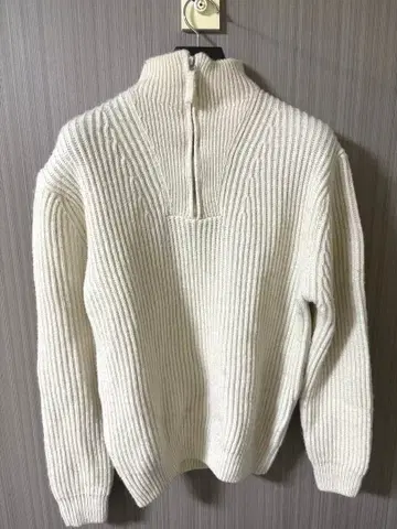 ZARA 화이트 하이넥 스웨터 M 사이즈