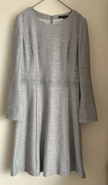 TRANS WORK 그레이 레이스 디테일 A라인 원피스