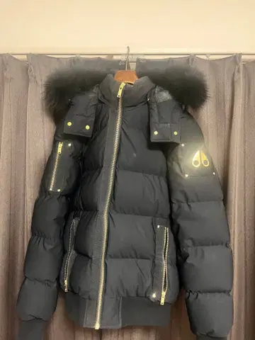 새상품급 Moose Knuckles 블랙 다운 자켓