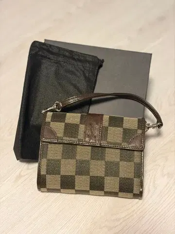 체크 무늬 2단 접이식 지갑 핸드백 가을/겨울