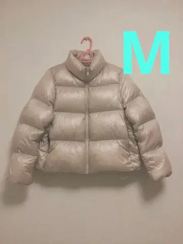 유니클로 울트라 라이트 다운 샤이니 볼륨 자켓 M 아이보리