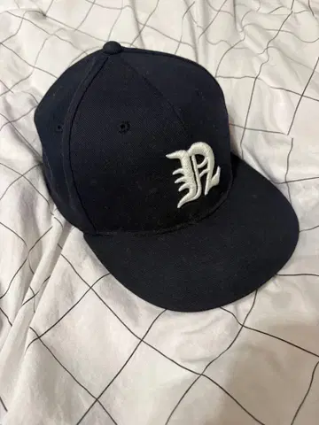 네이비 자수 로고 야구 모자