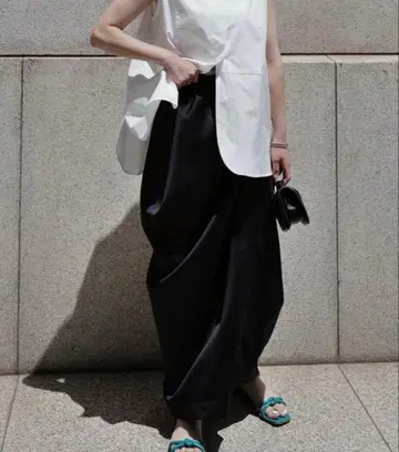 MACHATT 마차트 완판템 드레이프 매트 새틴 스커트 네이비