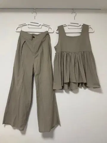 베이지 셋업 플레어 상의 와이드 팬츠