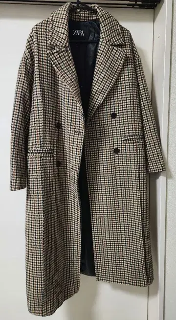 체크 무늬 더블 브레스트 롱 코트