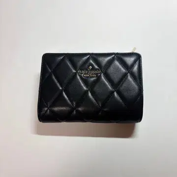 케이트 스페이드 katespade 접이식 지갑 칼리 퀼팅 블랙