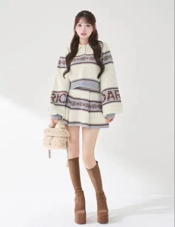 다리치 스노우 패턴 라메 니트 셋업 ivory