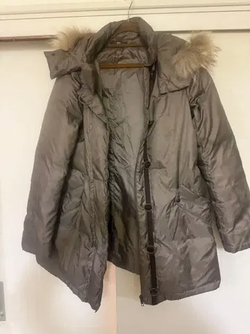 아두이트리스테스 그레이 베이지 퍼 다운 자켓