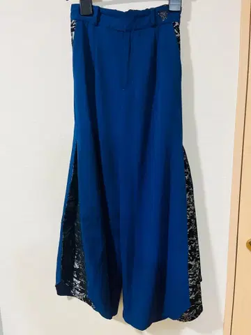 Ado x HARE 콜라보 사이드 자카드 절개 팬츠