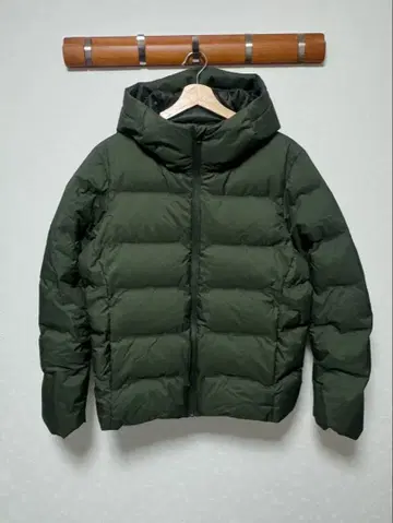 유니클로 새상품급 심리스 다운 후드티 M