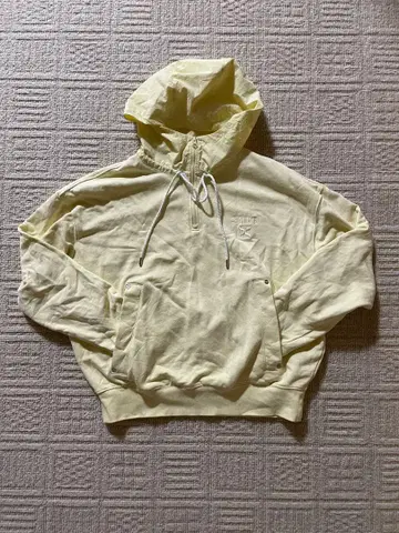 SATUR 연한 옐로우 컬러 후드 부착 후드티