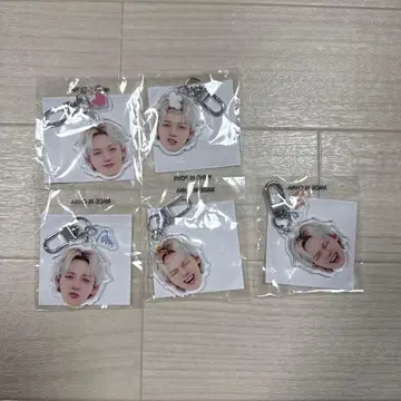 treasure  캡슐 토이 아크릴 키링