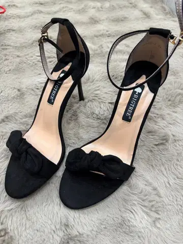 리본 포함 블랙 샌들 37