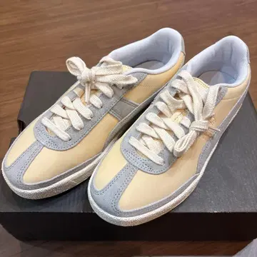 푸마 로우컷 스니커즈 23.5cm