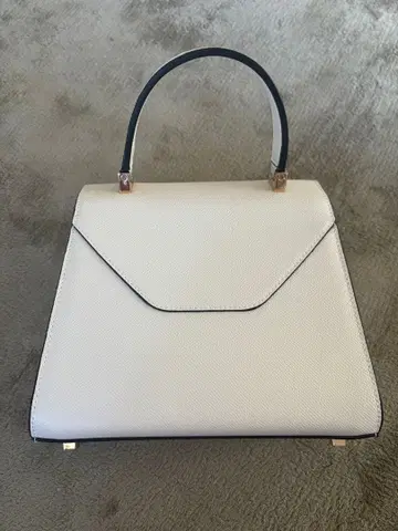 화이트 박스형 핸드백