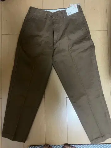 UNIQLOU 와이드핏 앵클 치노 새상품