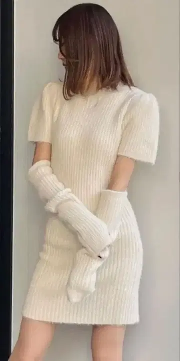 미사용 새상품 EATME 암워머 니트 원피스 (아이보리)