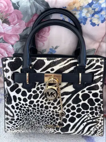 거의 미사용 Michael Kors 제브라 패턴 핸드백