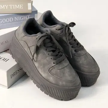 LOVEHUNTER 통굽 스니커즈