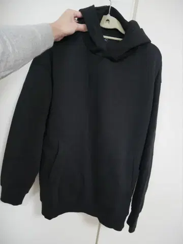 유니클로c 후드티 2024