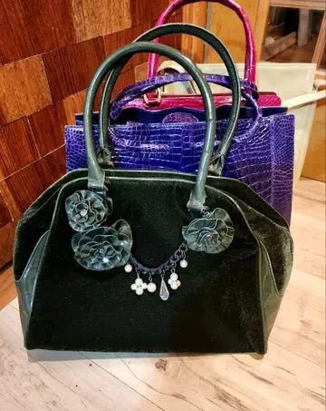 다크 그린 벨벳 핸드백 펄 장식 포함