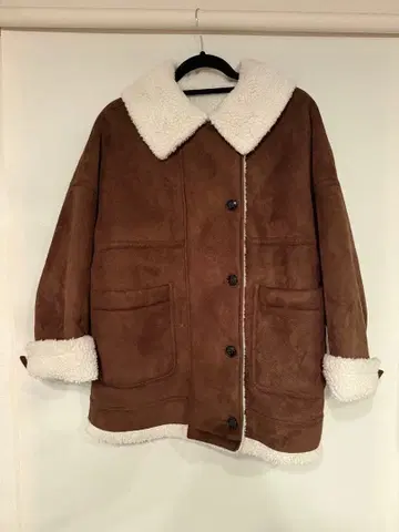 LOWRYSFARM 로리즈팜 보아 무스탕 코트 브라운