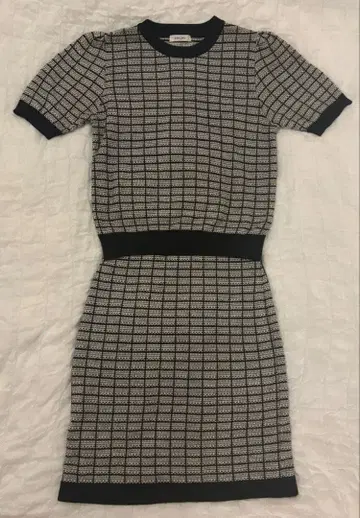 INGNI 니트 셋업 (반팔 상의 & 미니 스커트) 체크 무늬