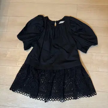 CELFORD 레이스 블랙 블라우스 플레어 슬리브