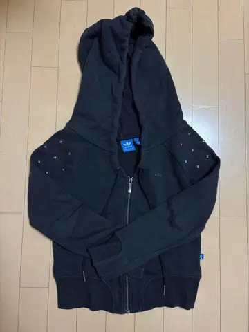 adidas 블랙 스터드 부착 후드티 M