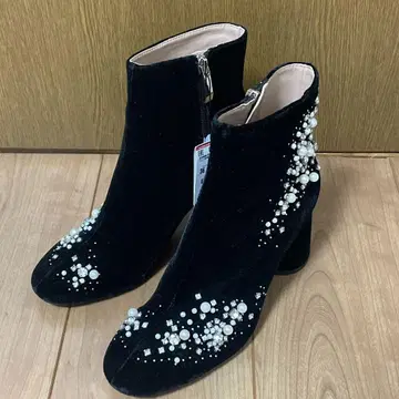 택 미포함 미착용 ZARA 펄 장식 부츠 (사이즈 36)