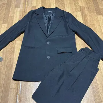 MEI HAN HUI YI JIAO 블랙 수트 셋업