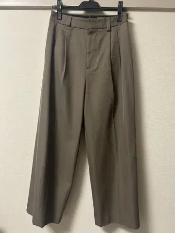 MARGARET HOWELL 마가렛호웰 턱 팬츠