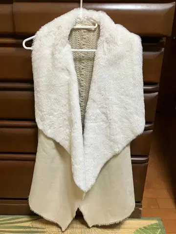 새상품급! 베이지 플리스 카라 부착 니트 베스트