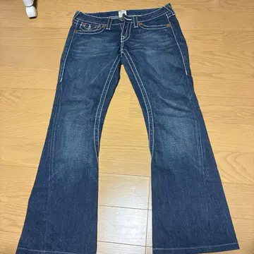 트루릴리젼 조이 빅 티 아이오 착용