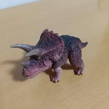 생물대도감 쁘띠 공룡 02 트리케라톱스 다크 레드 레어 컬러