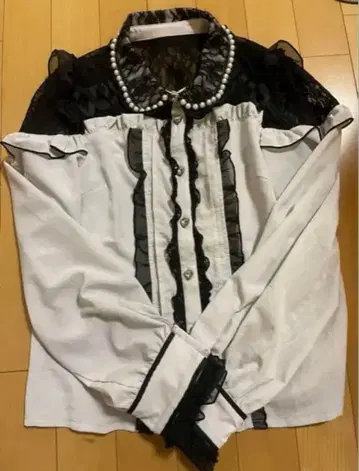 리즈리사 레이스 진주 장식 긴팔 블라우스