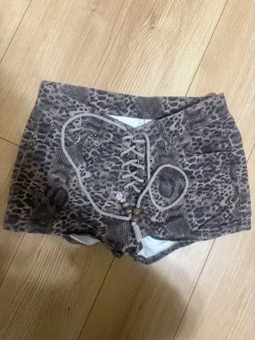 레오파드 무늬 숏팬츠 레오파드 무늬 헤이세이 y2k 그런지