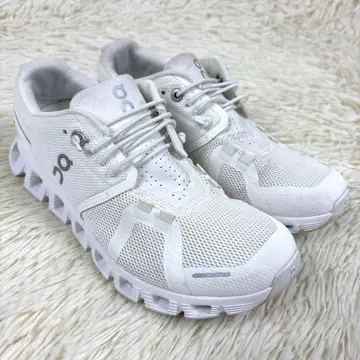 온 ON 스니커즈 클라우드5 화이트 러닝화 신발