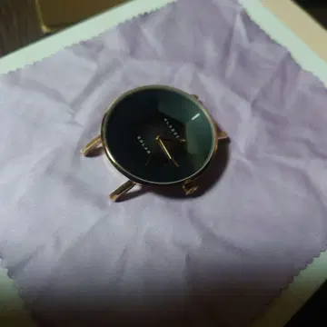 미사용 새상품 클래스14 틱톡 콜라보 솔라 쿼츠 손목시계