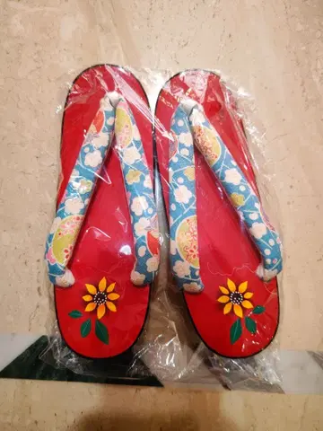 빨간색 꽃 장식 조리 M 사이즈