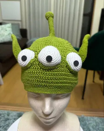 에이리언 캐릭터 니트 모자