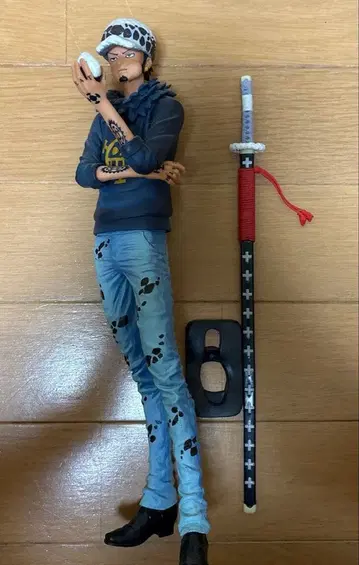 원피스 트라팔가 로우 피규어 상자 없음