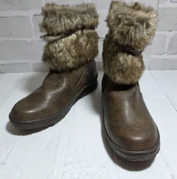 [ 미네통카 ] 가죽 퍼 무스탕 부츠 사이즈 US6 거의 새상품