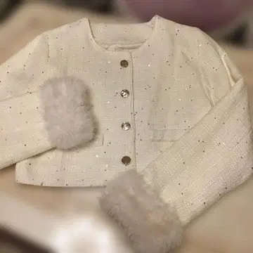 INGNI 노카라 소매 퍼 달린 스팽글 트위드 자켓